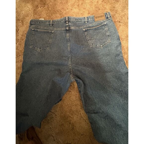 EUC Wrangler Rugged Wear Men's Blue‎ Denim Jeans Size 52x32 - Picture 3 of 4